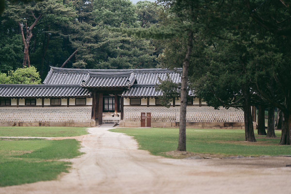 홍유릉 입구