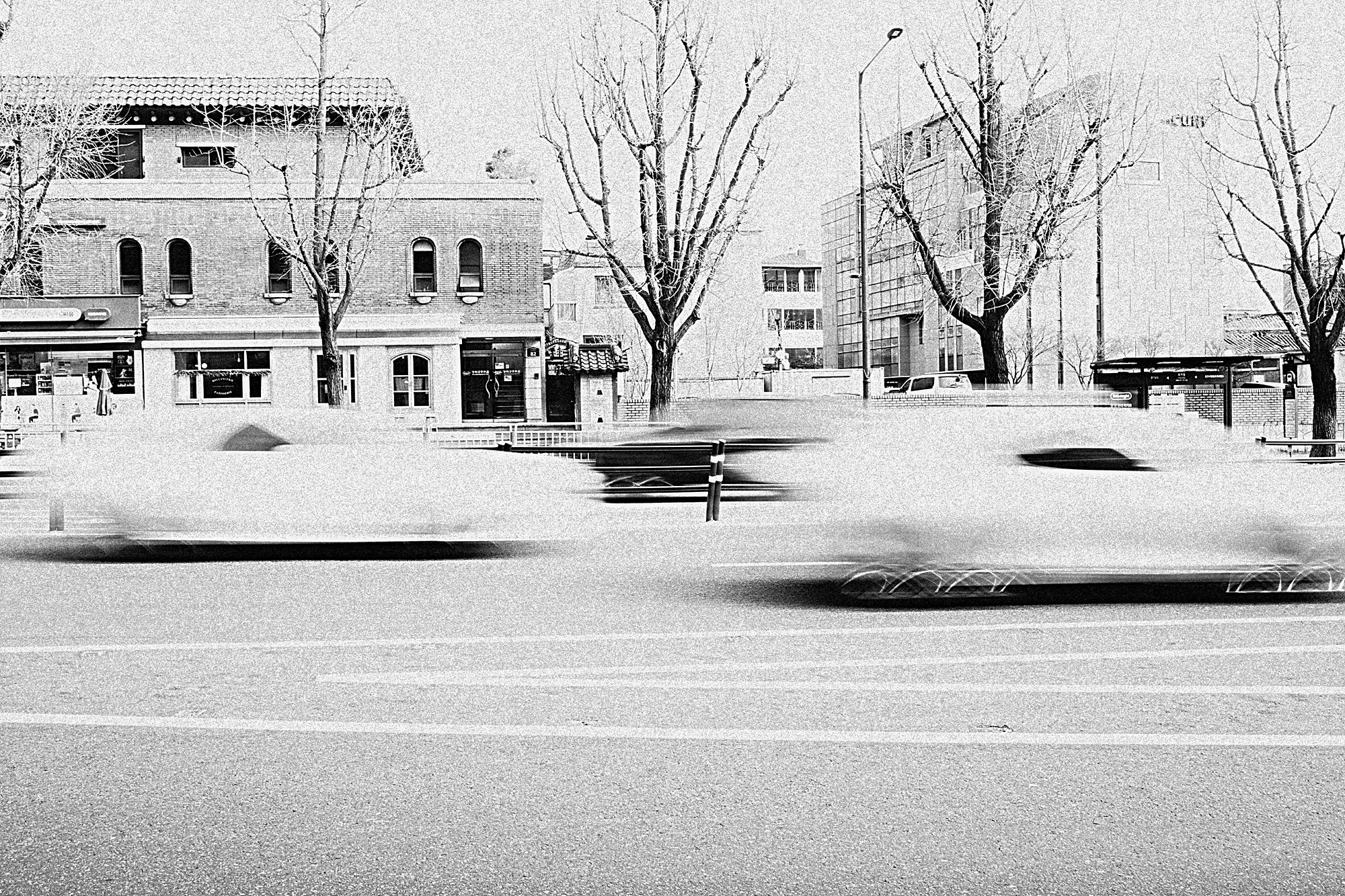 GR4 모노크롬 Grainy 모드