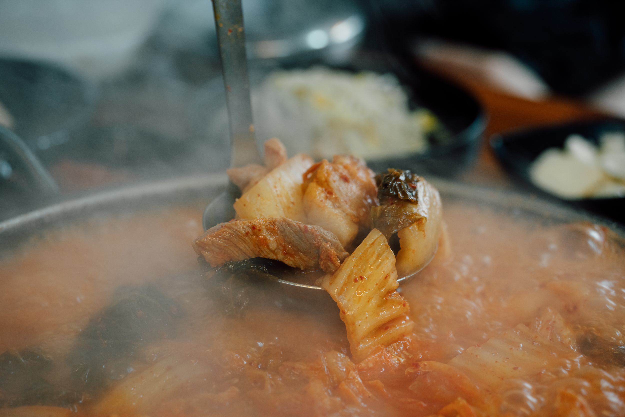 청주여행 맛집 코스로 소문난 낙원축산물짜글이의 김치짜글이